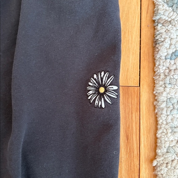 Hollister Black Joggers with Floral Detail - Sweatpants- High Rise - Size Medium - Picture 4 of 7